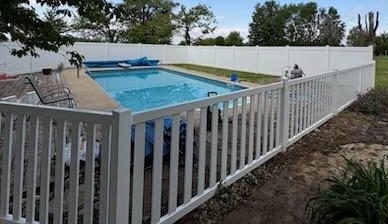 Pool fence in white vinyl. 3 feet high. Semi privacy with spacing between the pickets.